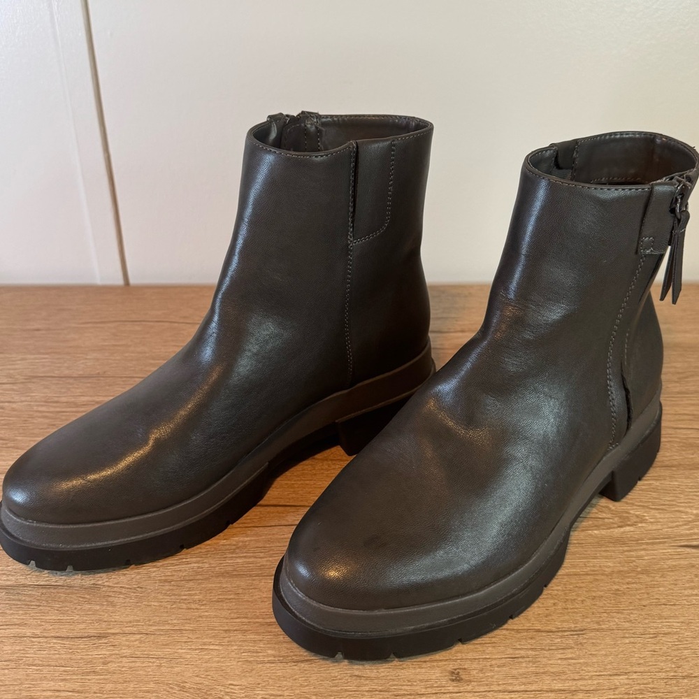 Women's Dark Grey Soul Naturalizer Ankle Boots size 8.5